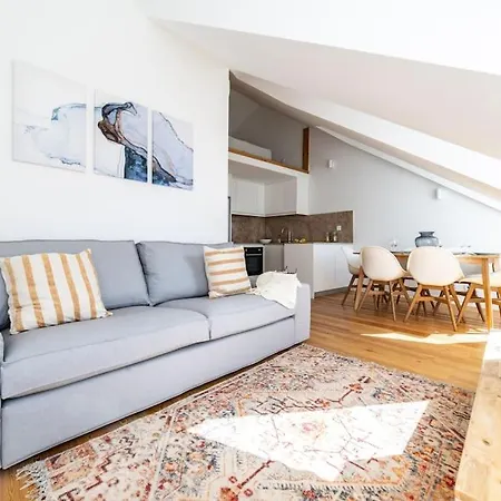 Amaro Iii - Stunning Penthouse In Alcantara דירה
